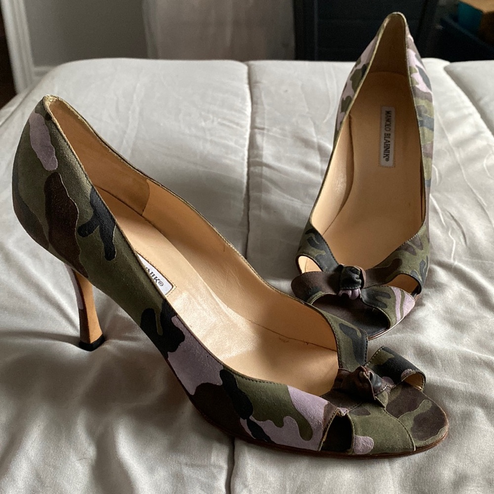 Manolo blahkin camo heels